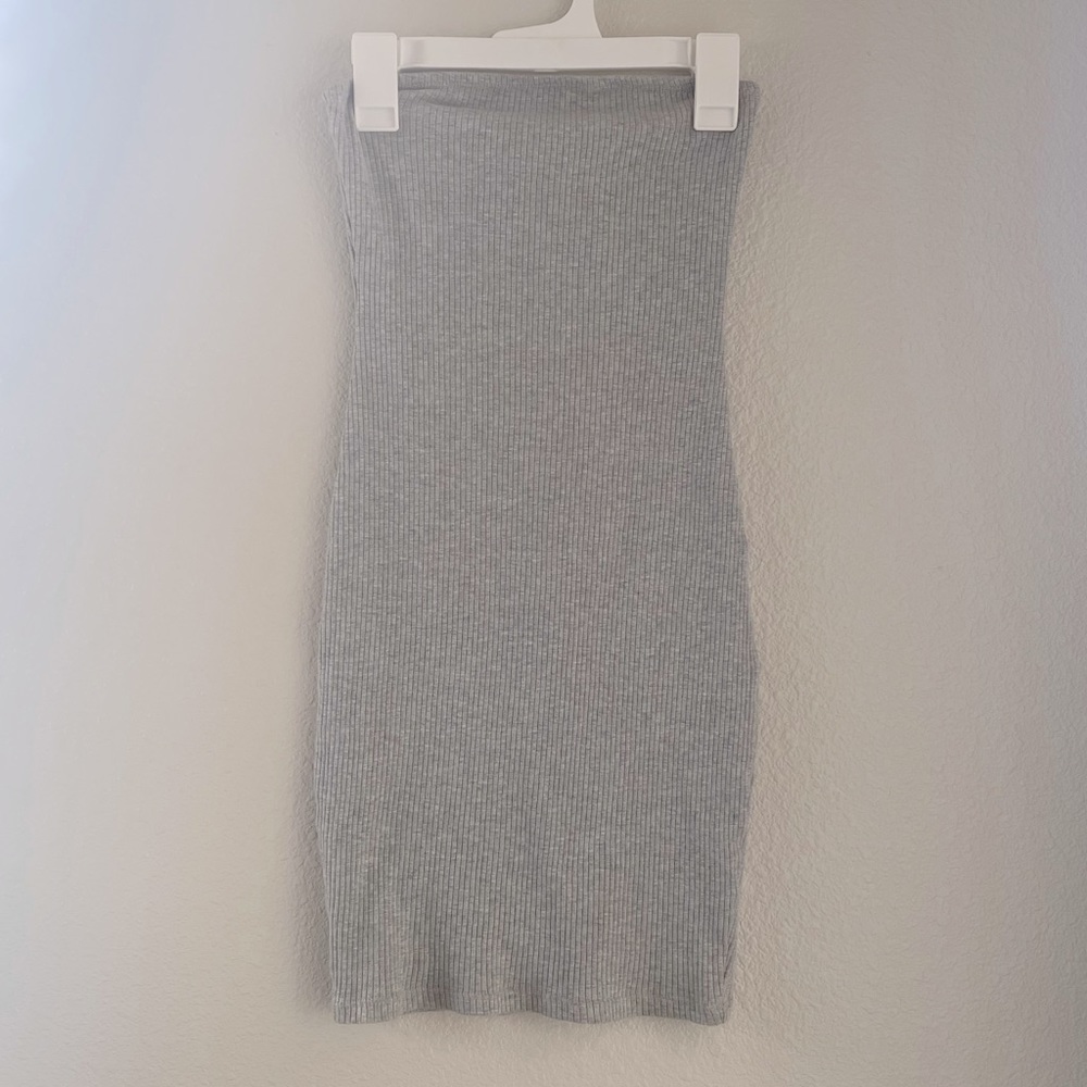 Grey strapless dress
